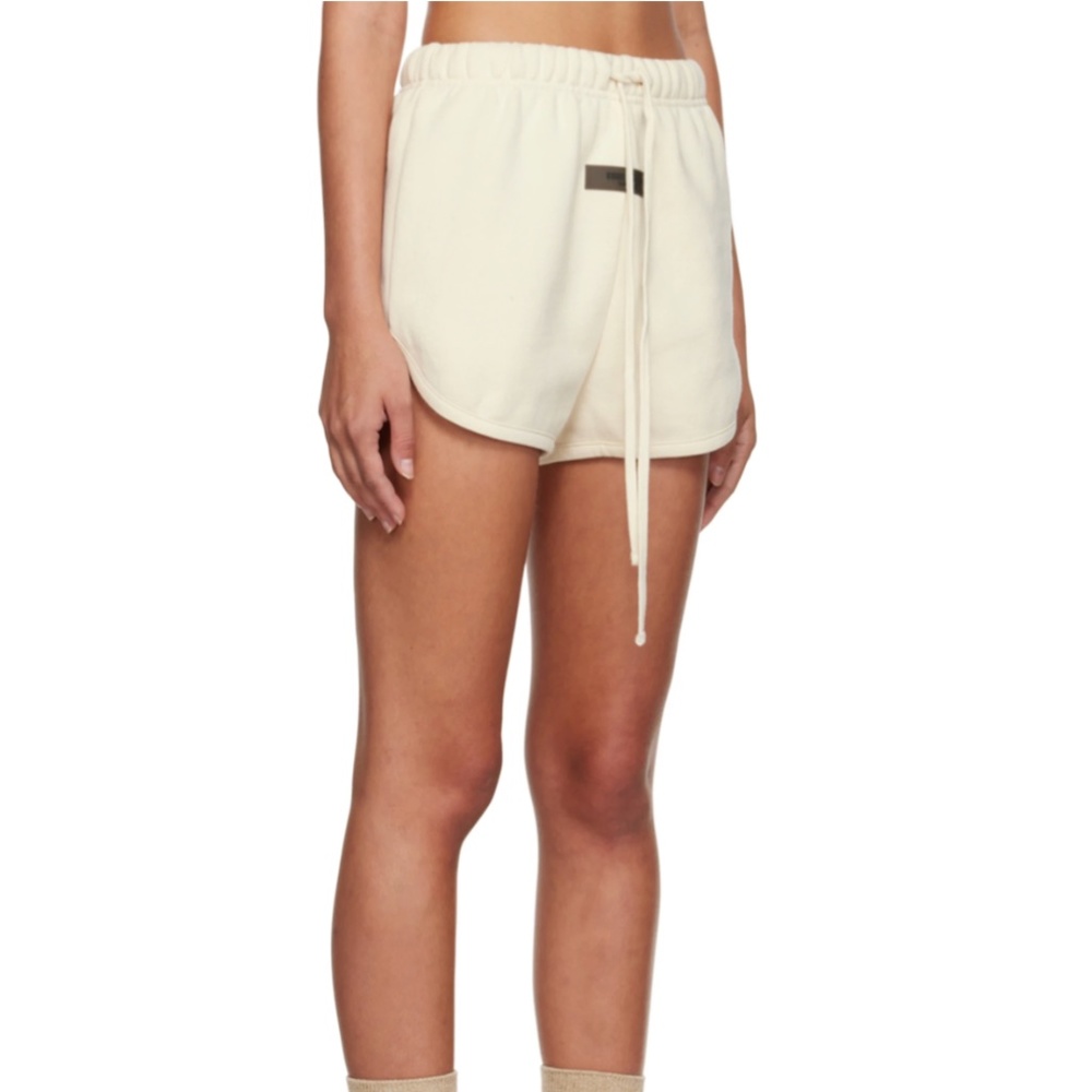 Essentials Shorts - Picture 6 of 8